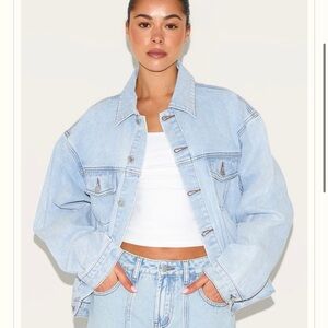 PrettyLittleThing LIGHT BLUE WASH OVERSIZED CLASSIC DENIM JACKET